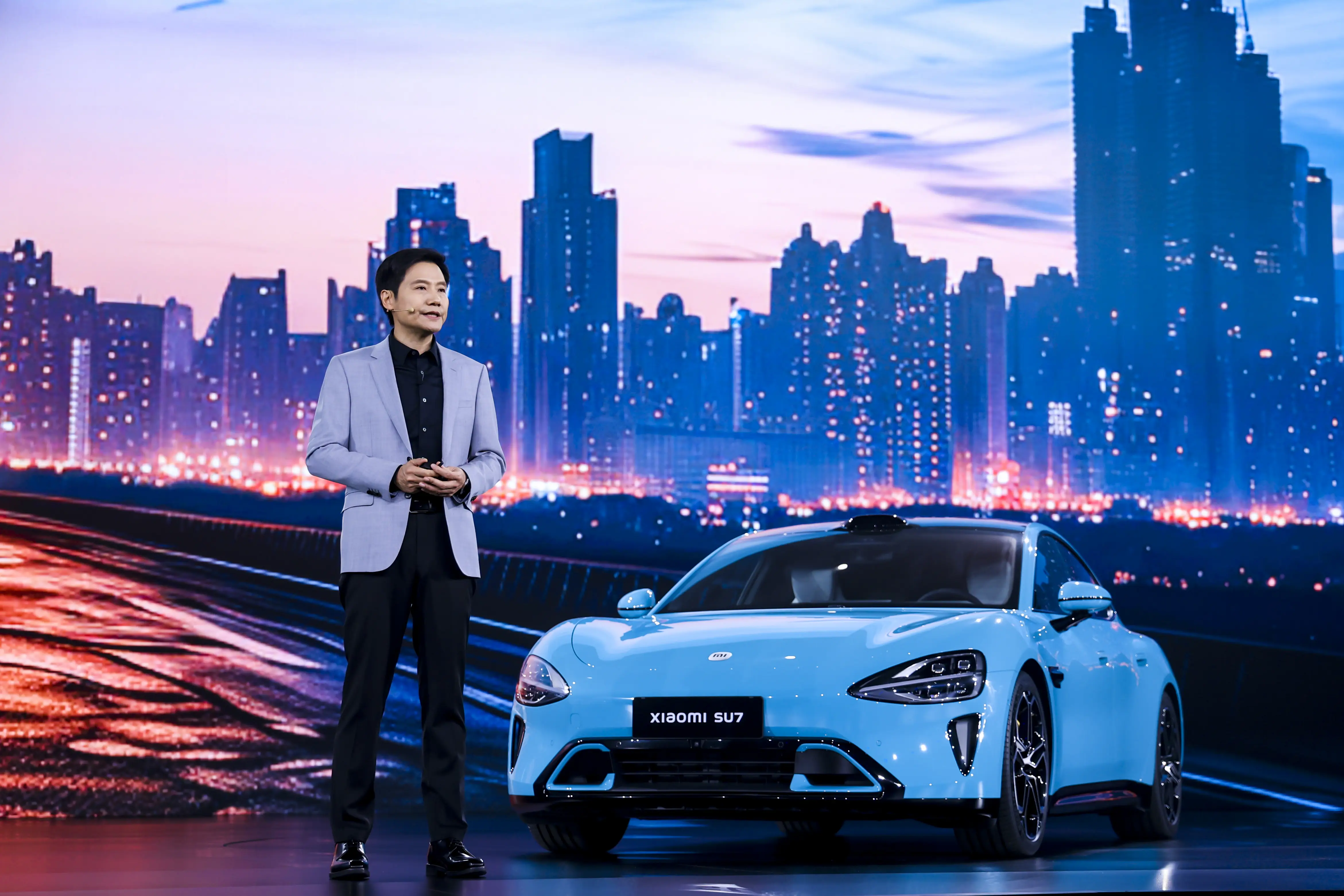 小米 SU7 央视新品发布报道